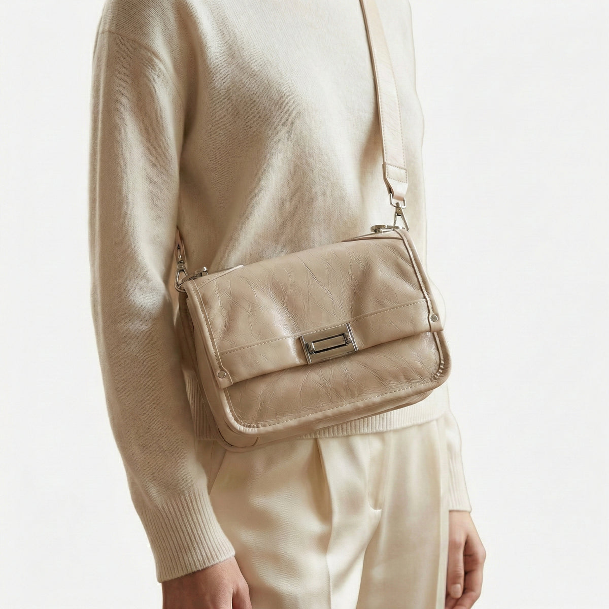 شنطة كتف جلد مستورد بحزام عريض – Premium Imported Leather Shoulder Bag