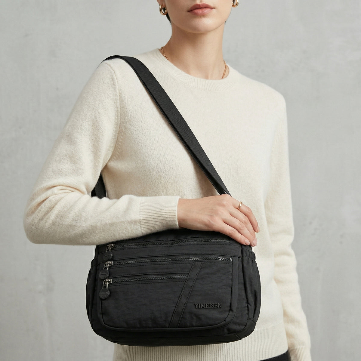 Lightweight & Multi-Pocket – شنطة خفيفة بجيوب متعددة لكل احتياجاتك اليومية