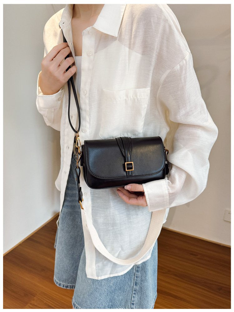 شنطة جلد بتفاصيل ذهبية – Leather Bag with Gold Details