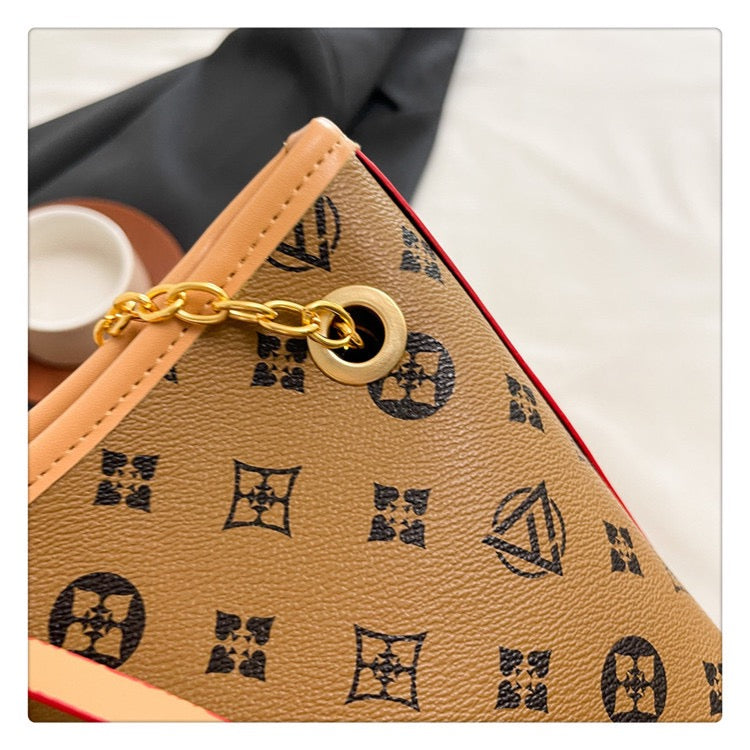 شنطة كاجوال شيك بتفاصيل مميزة – Chic Signature Handbag