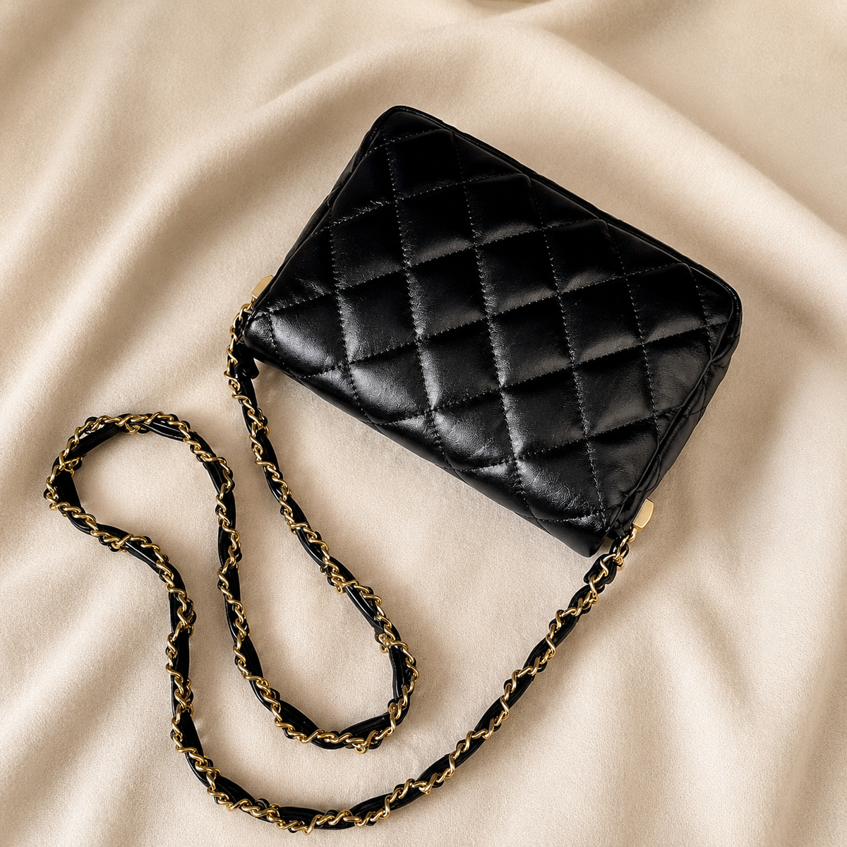 شنطة مستوردة مبطنة بسلسلة جولد | Quilted Chain Cross Bag
