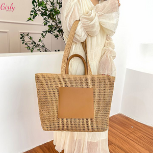 شنطة خوص صيفية – ستايل أنيق ولمسة طبيعية من Girly 🌞🌊