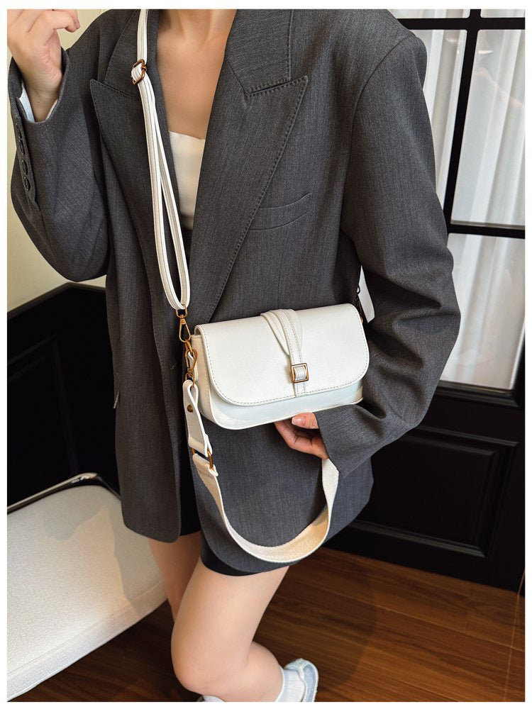 شنطة جلد بتفاصيل ذهبية – Leather Bag with Gold Details