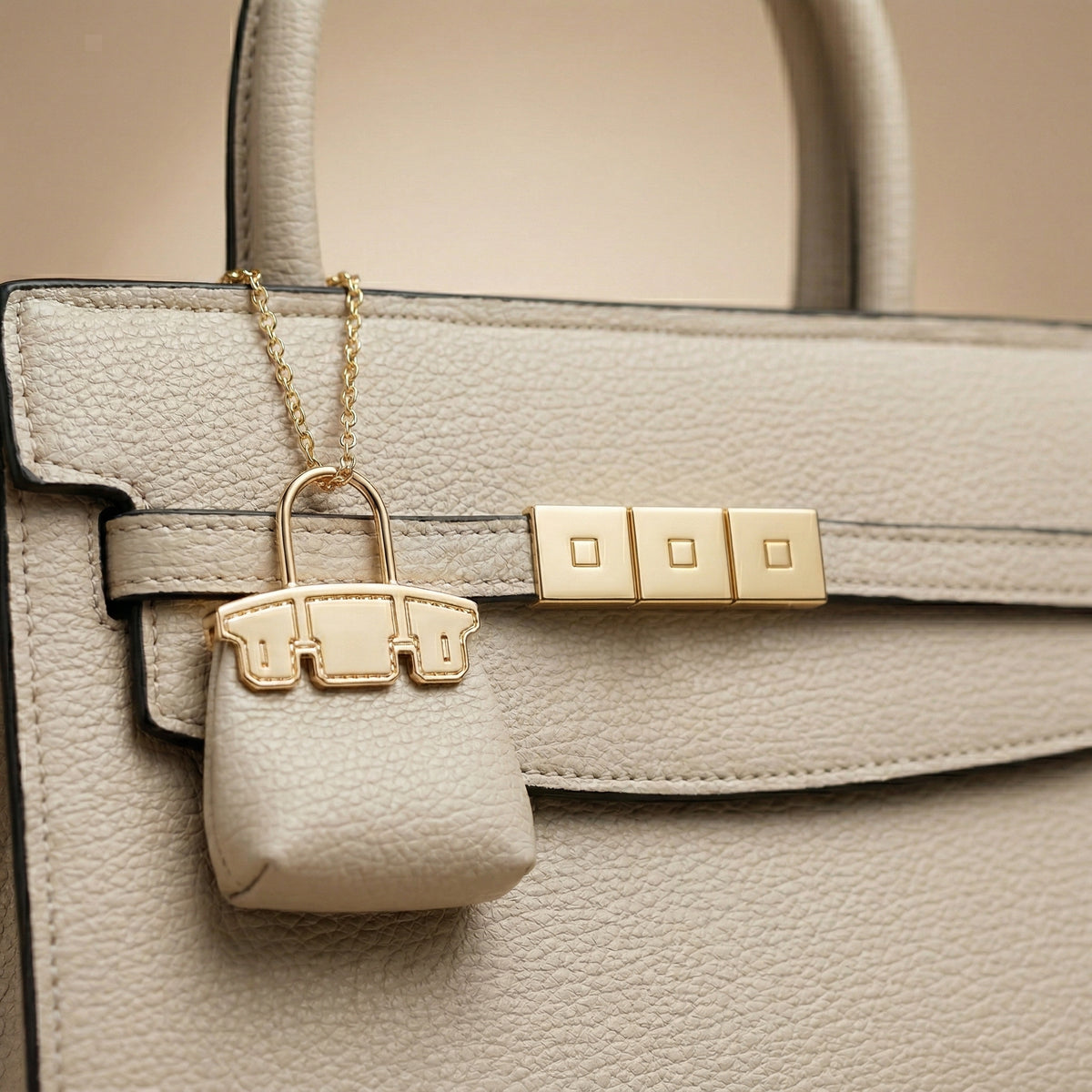 شنطة جلد أنيقة بستايل عصري - Modern Classic Bag | Mini Charm Details ✨