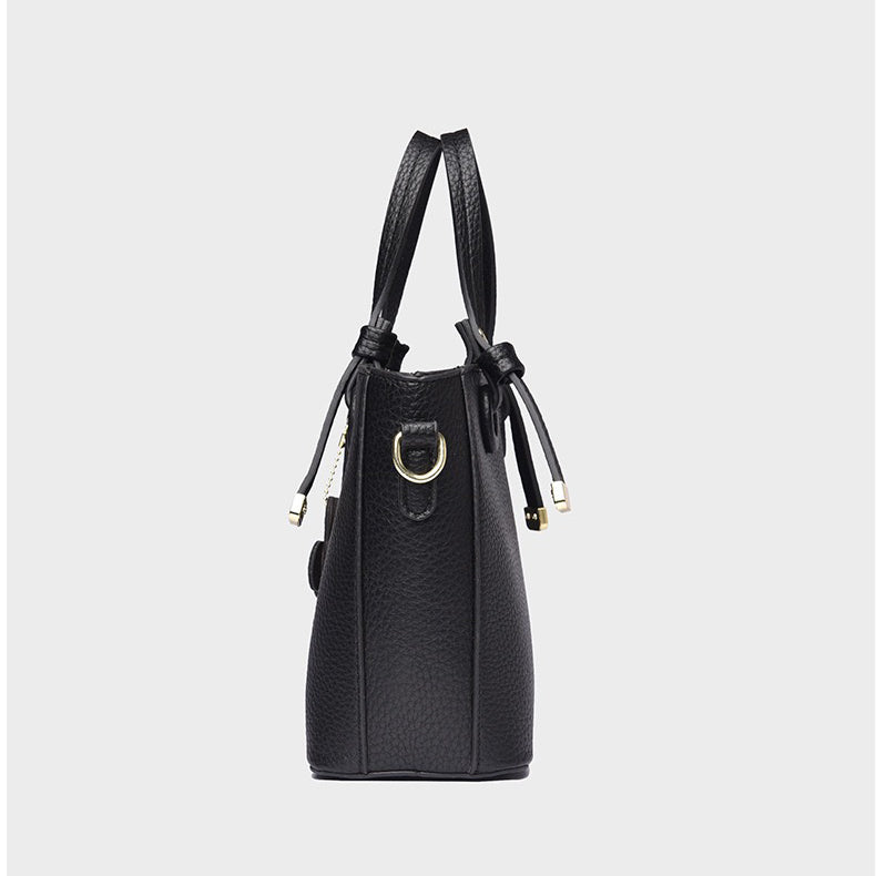 Chic Floral Charm Handbag – شنطة شيك بلمسة أنثوية