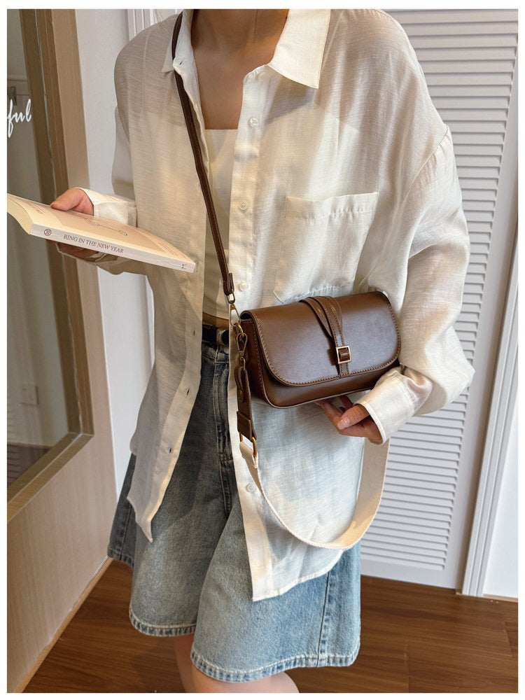 شنطة جلد بتفاصيل ذهبية – Leather Bag with Gold Details