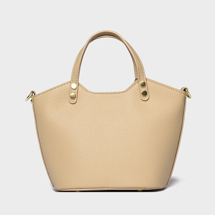 Flora Charm Handbag – شنطة أنيقة بلمسة أنثوية مميزة