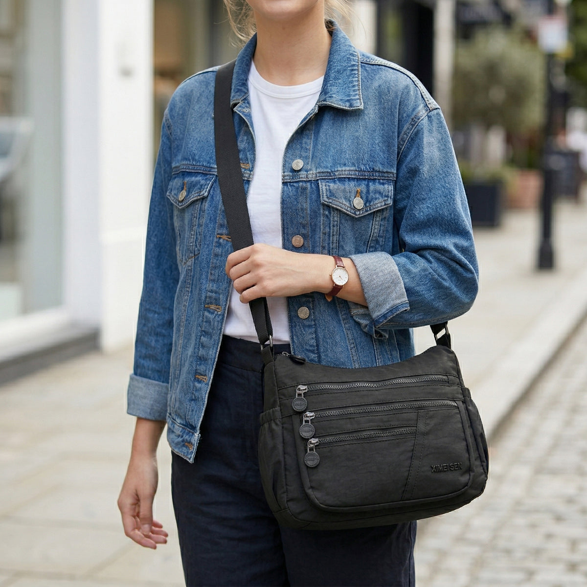 Lightweight & Multi-Pocket – شنطة خفيفة بجيوب متعددة لكل احتياجاتك اليومية