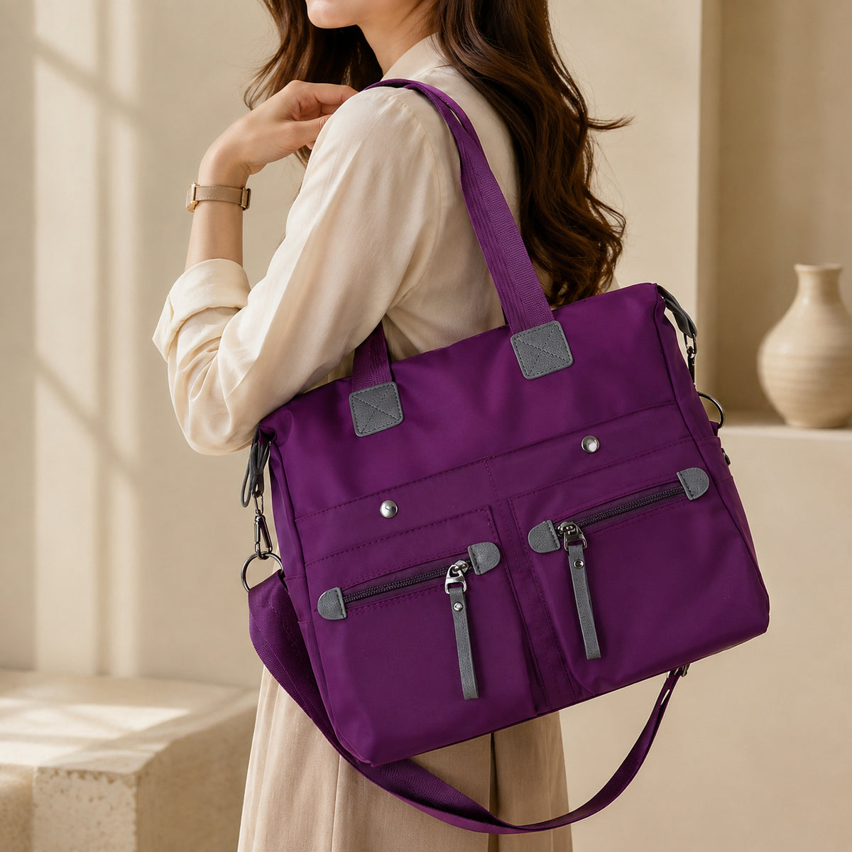شنطة Girly ووتر بروف – المساحة اللي تستوعب يومك كله 👜✨