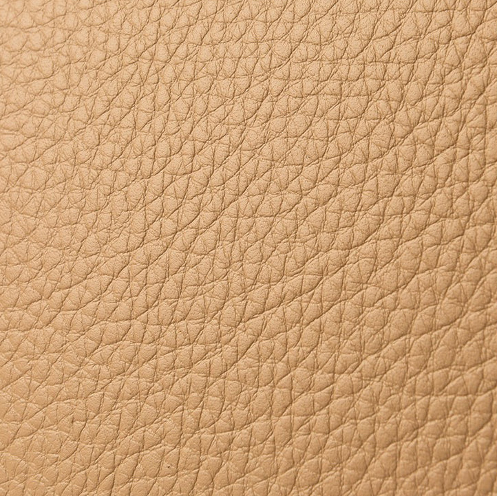 Flora Charm Handbag – شنطة أنيقة بلمسة أنثوية مميزة