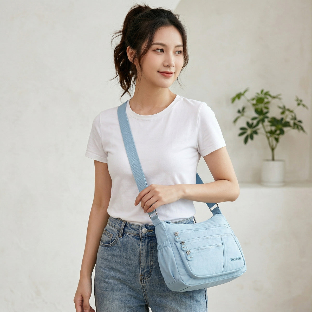 Lightweight & Multi-Pocket – شنطة خفيفة بجيوب متعددة لكل احتياجاتك اليومية