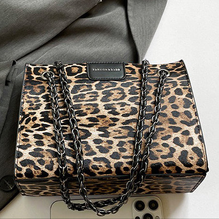 شنطة مستوردة جلد بنقشة Animal Print