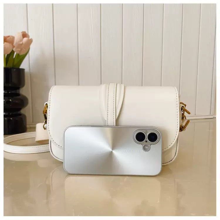شنطة جلد بتفاصيل ذهبية – Leather Bag with Gold Details