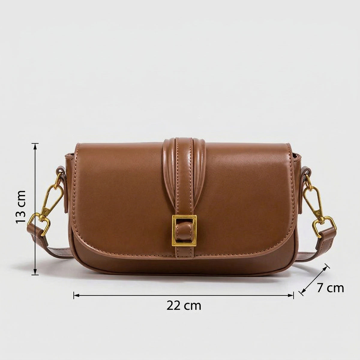 شنطة جلد بتفاصيل ذهبية – Leather Bag with Gold Details