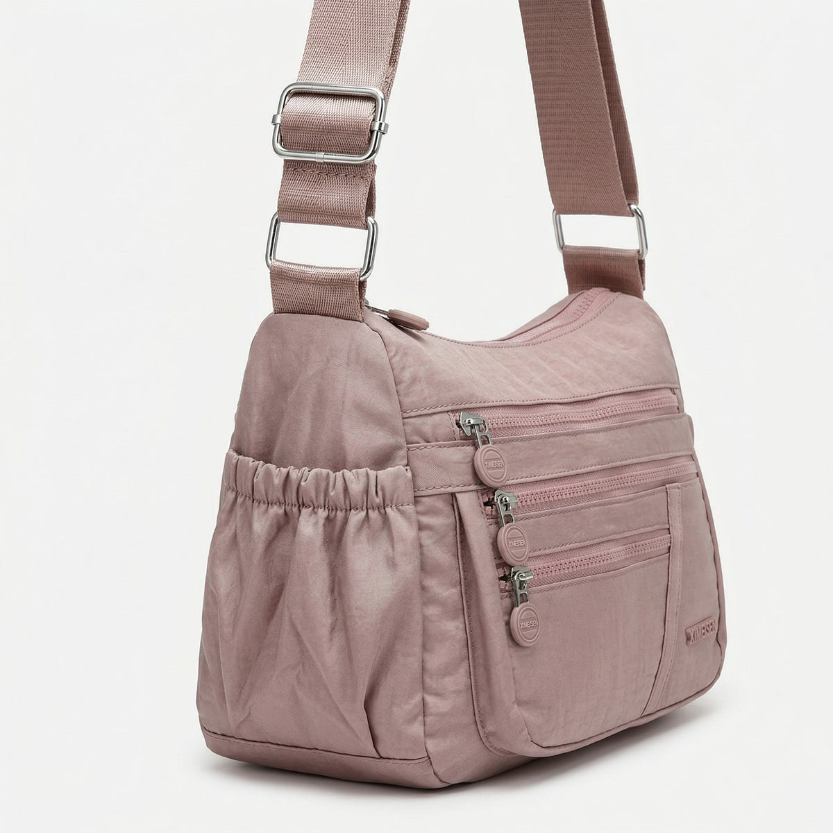 Lightweight & Multi-Pocket – شنطة خفيفة بجيوب متعددة لكل احتياجاتك اليومية