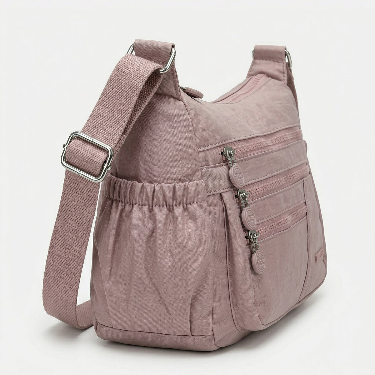 Lightweight & Multi-Pocket – شنطة خفيفة بجيوب متعددة لكل احتياجاتك اليومية