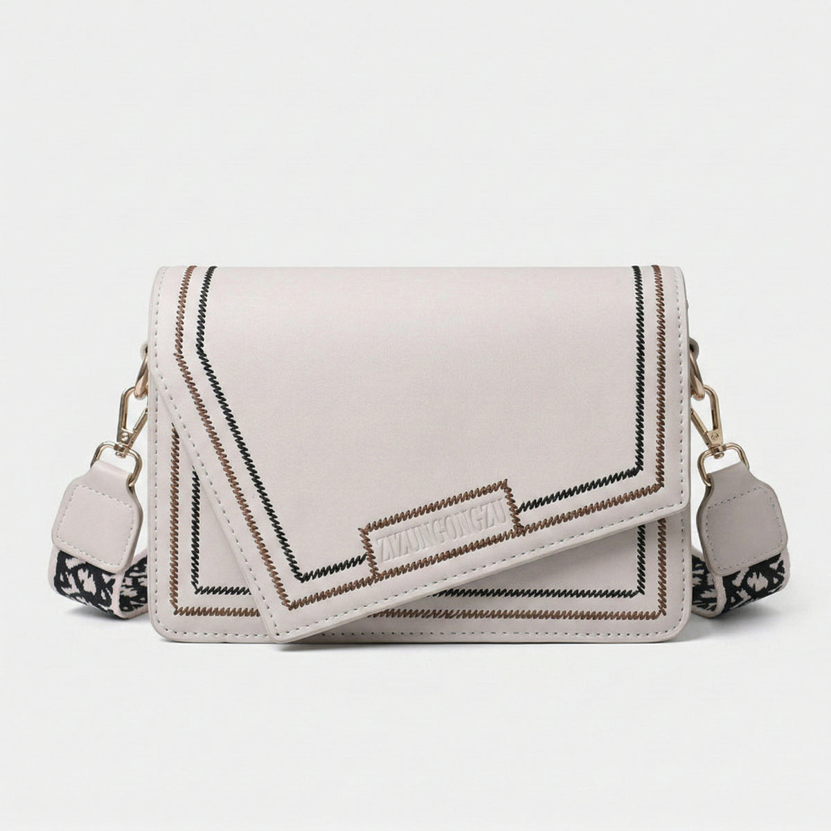 شنطة كروس أنيقة بتطريز مميز وحزام منقوش