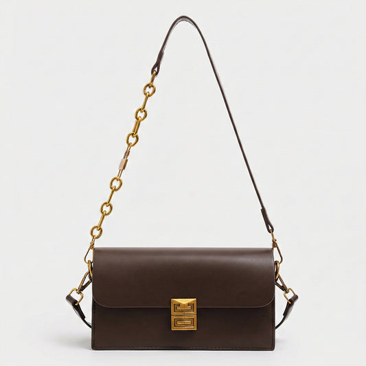 Girly Signature Chain Bag – شنطة جيرلي سيجنتشر بسلسلة جانبية