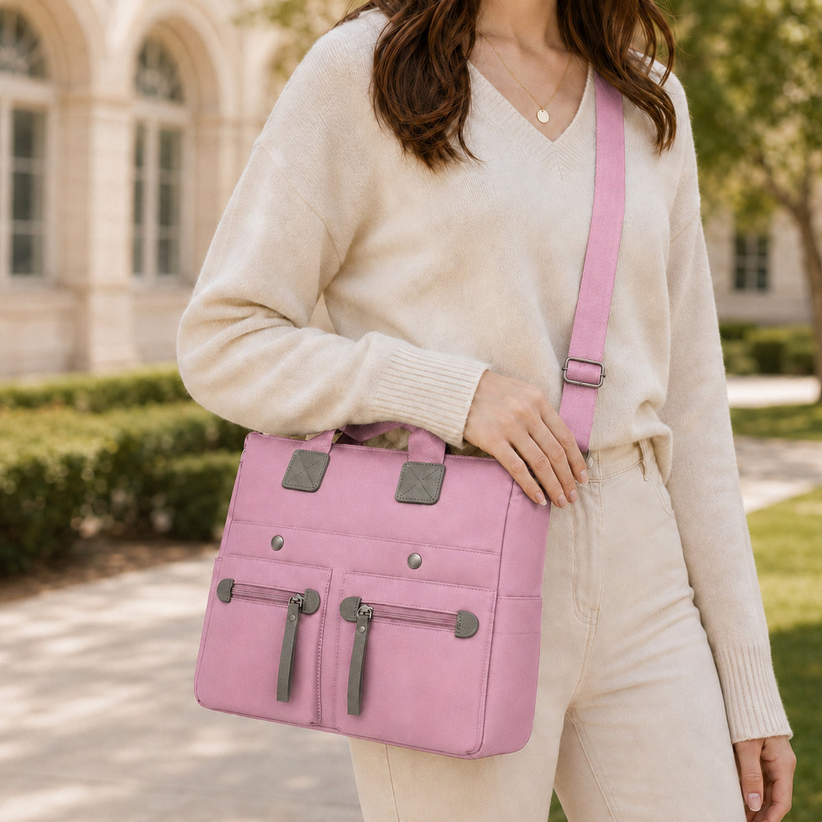 شنطة Girly ووتر بروف – المساحة اللي تستوعب يومك كله 👜✨
