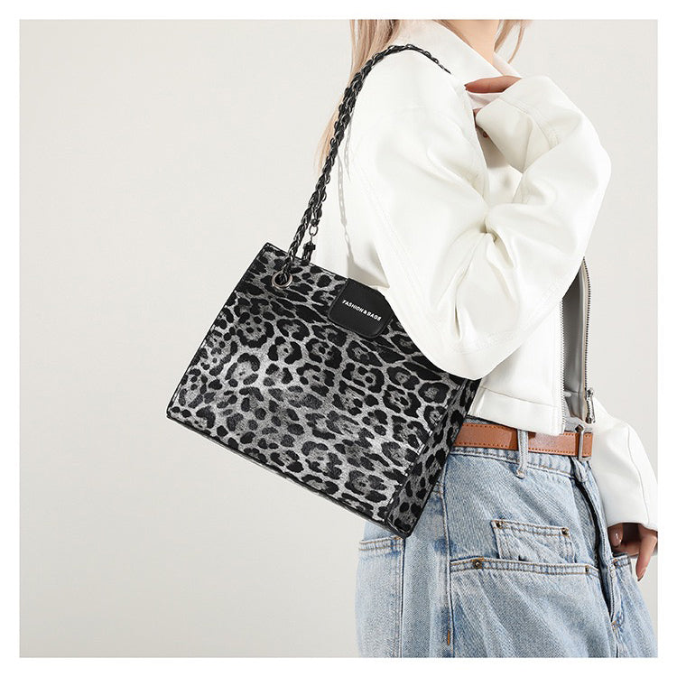 شنطة مستوردة جلد بنقشة Animal Print