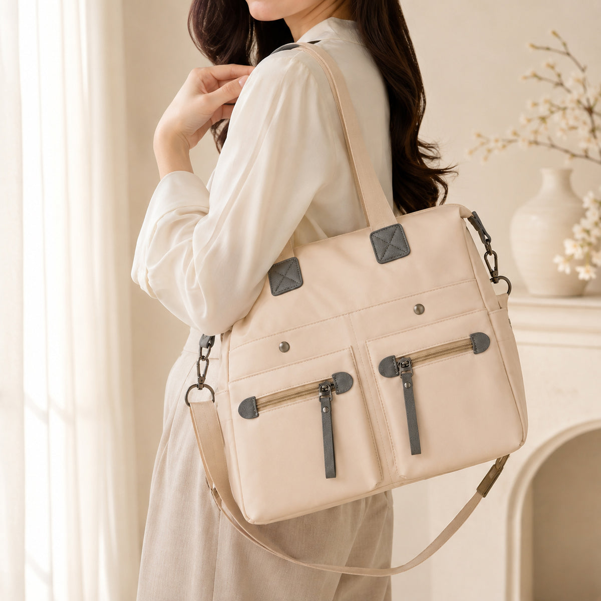 شنطة Girly ووتر بروف – المساحة اللي تستوعب يومك كله 👜✨
