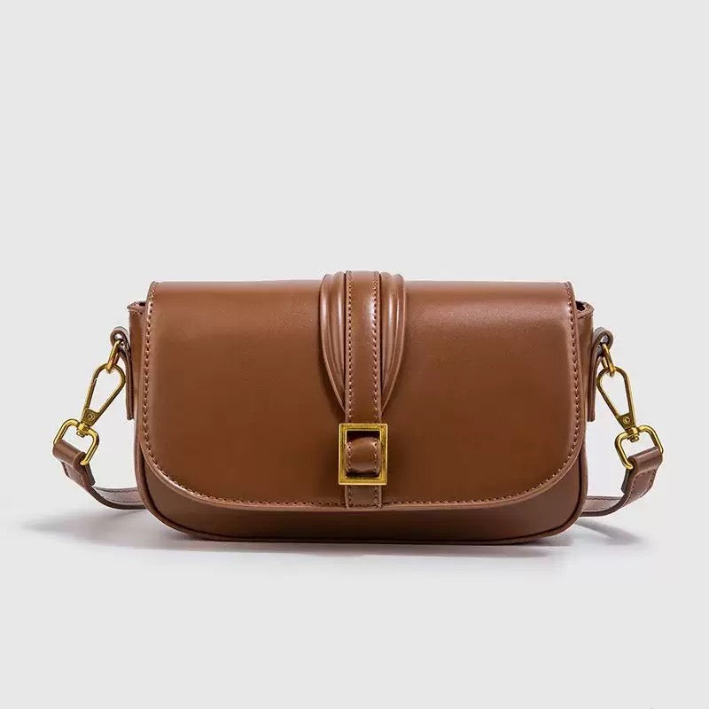 شنطة جلد بتفاصيل ذهبية – Leather Bag with Gold Details