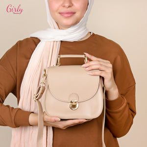 شنطة كروس جلد من Girly – أناقة كلاسيك تدوم دوماً