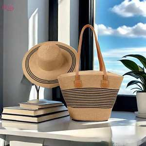 طقم شنطة وقبعة خوص – أناقة الصيف في قطعة واحدة 🌞
