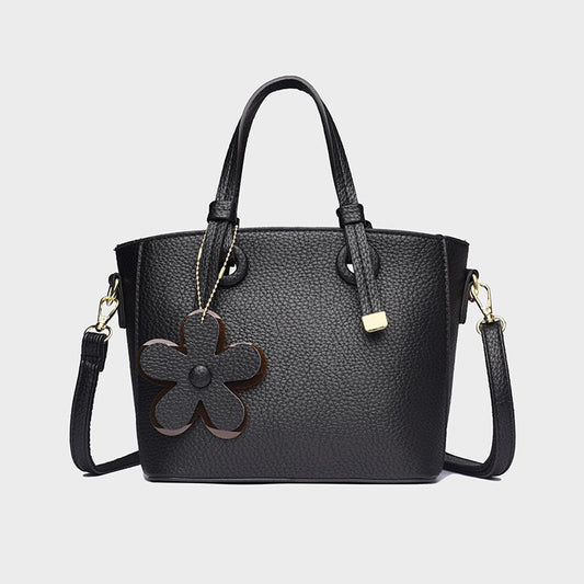 Chic Floral Charm Handbag – شنطة شيك بلمسة أنثوية