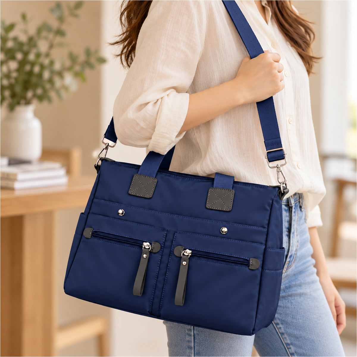 شنطة Girly ووتر بروف – المساحة اللي تستوعب يومك كله 👜✨