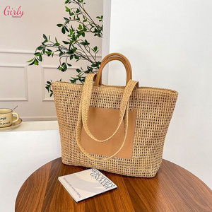 شنطة خوص صيفية – ستايل أنيق ولمسة طبيعية من Girly 🌞🌊