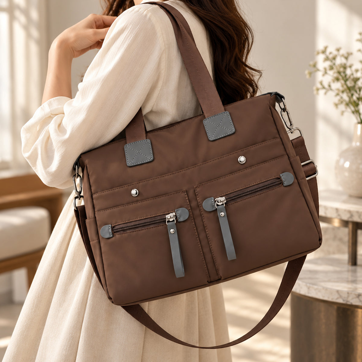 شنطة Girly ووتر بروف – المساحة اللي تستوعب يومك كله 👜✨