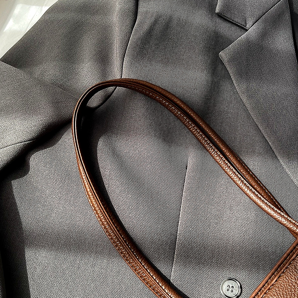 شنطة Tote مستوردة بتصميم ناعم وراقي مع Pouch