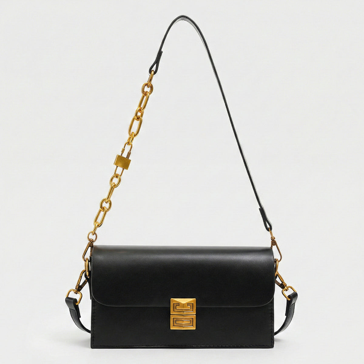 Girly Signature Chain Bag – شنطة جيرلي سيجنتشر بسلسلة جانبية