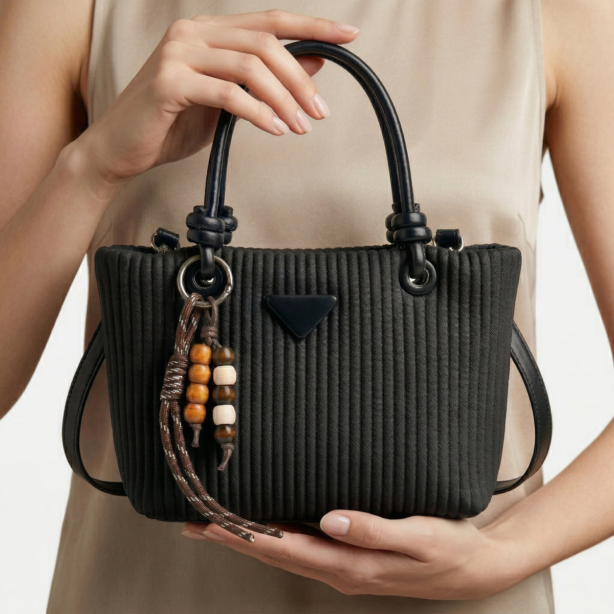 شنطة كروس بتصميم بارز ولمسة فريدة - Unique Detail Crossbody Bag