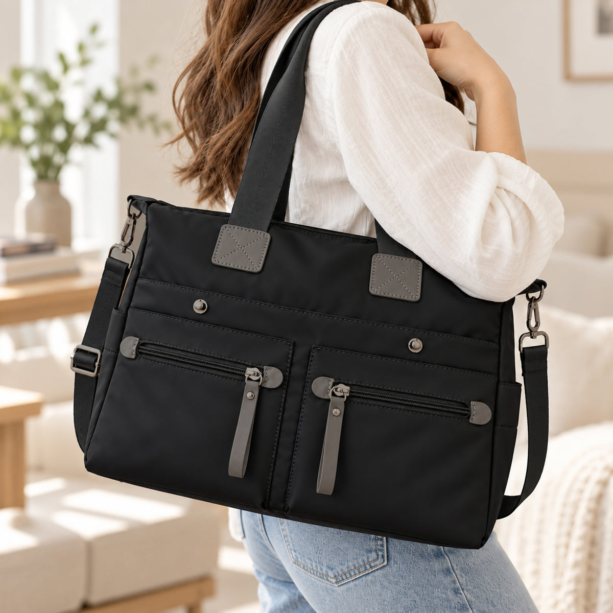 شنطة Girly ووتر بروف – المساحة اللي تستوعب يومك كله 👜✨