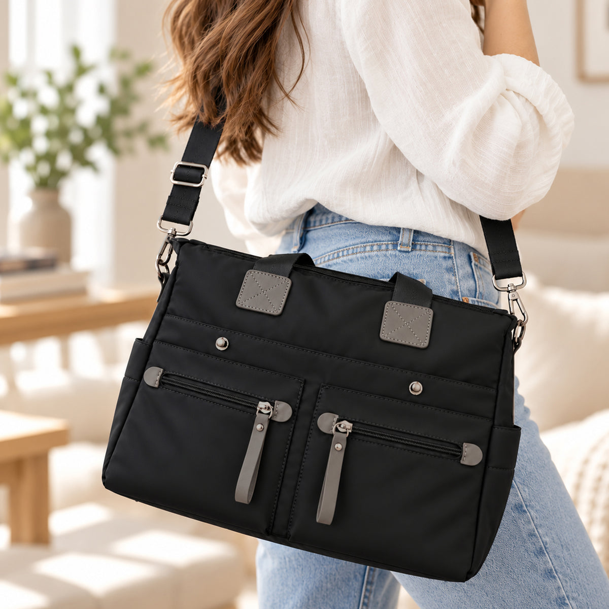 شنطة Girly ووتر بروف – المساحة اللي تستوعب يومك كله 👜✨