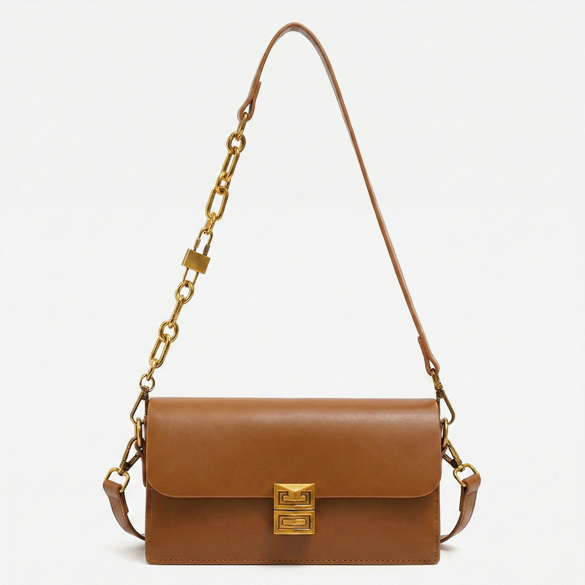Girly Signature Chain Bag – شنطة جيرلي سيجنتشر بسلسلة جانبية