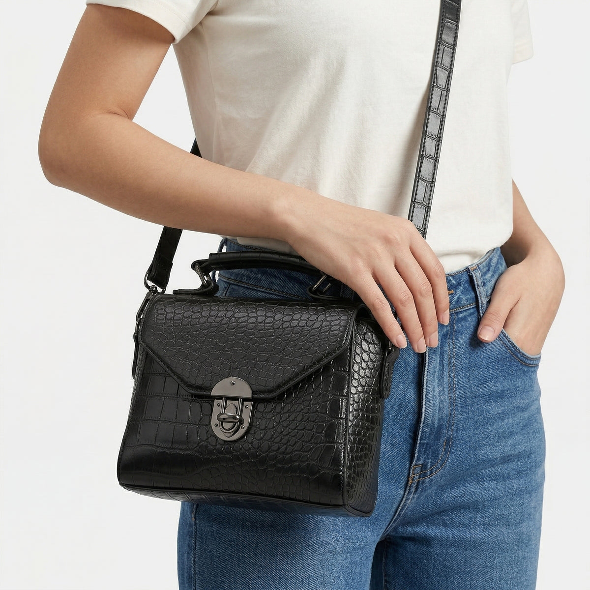 شنطة كروس جلد بنقشة مميزة - Croco Style Crossbody Bag