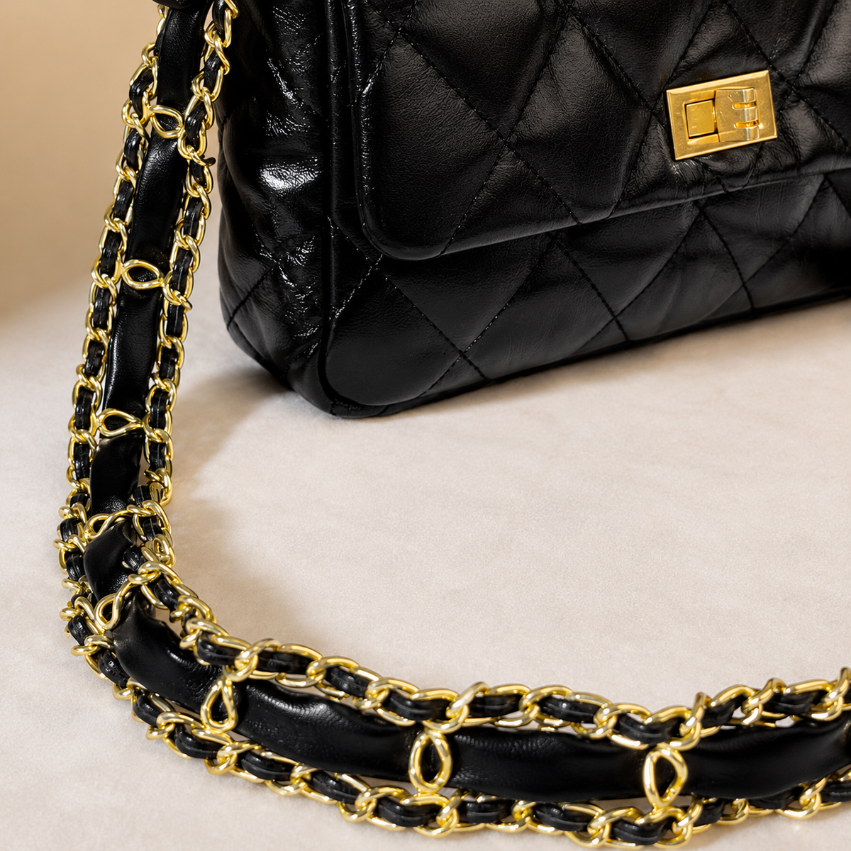 شنطة مستوردة مبطنة بسلسلة جولد | Quilted Chain Cross Bag