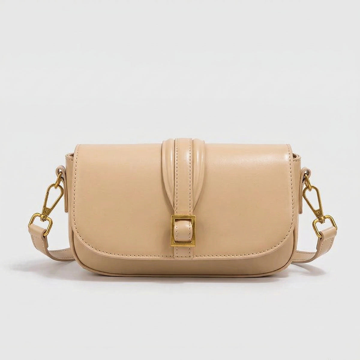 شنطة جلد بتفاصيل ذهبية – Leather Bag with Gold Details
