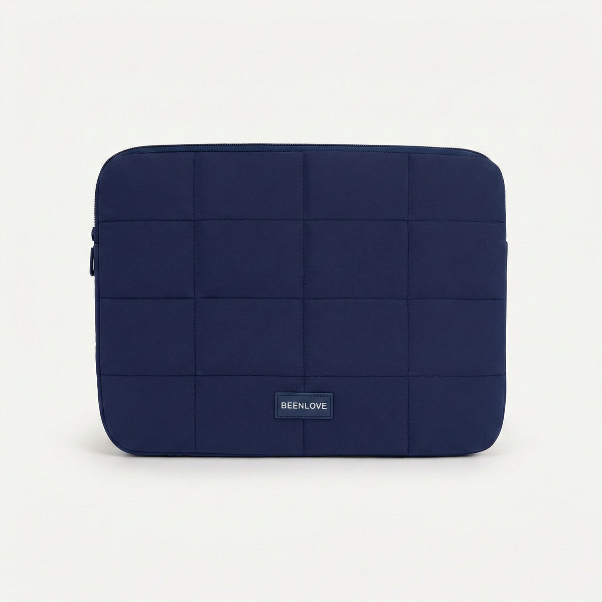 حافظة لابتوب مبطّنة مستوردة – Cloud Quilted Laptop Sleeve