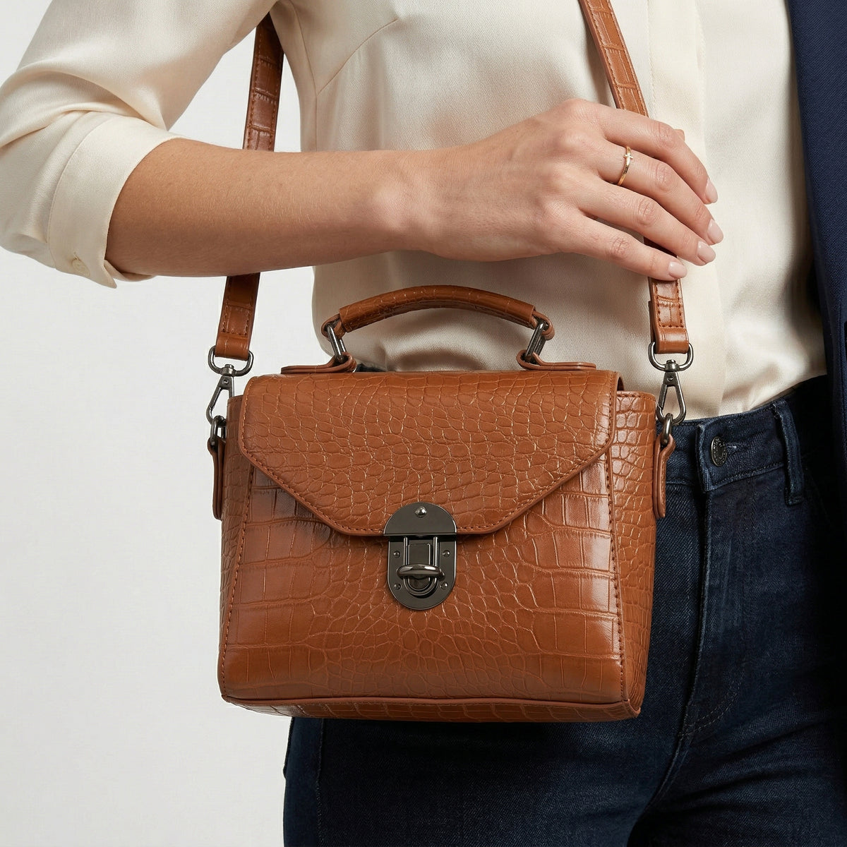 شنطة كروس جلد بنقشة مميزة - Croco Style Crossbody Bag