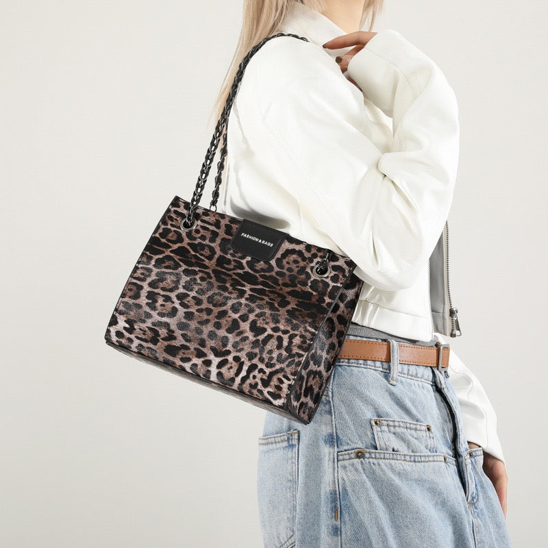شنطة مستوردة جلد بنقشة Animal Print