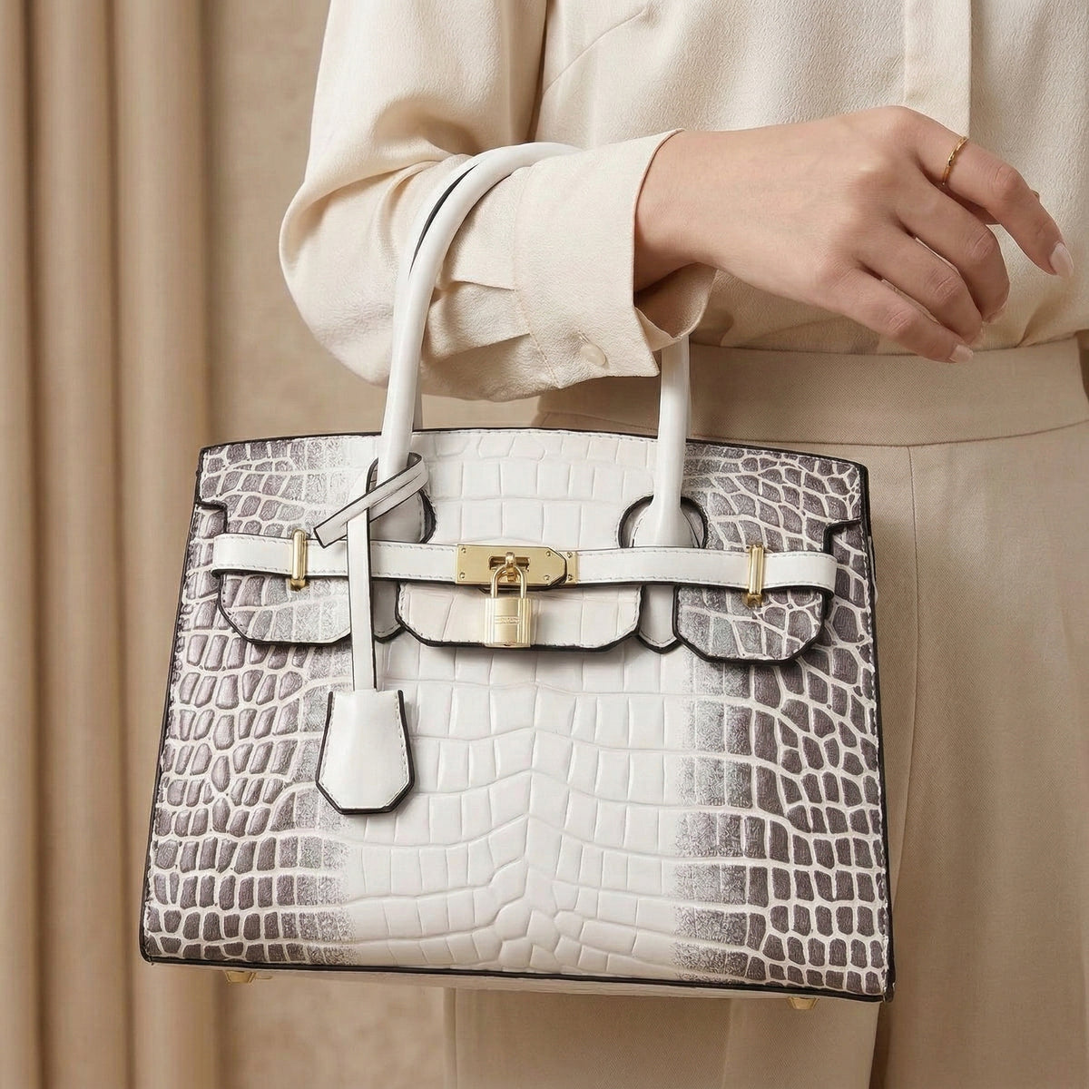 Elegant Croco Lock – شنطة جلد بتصميم فاخر