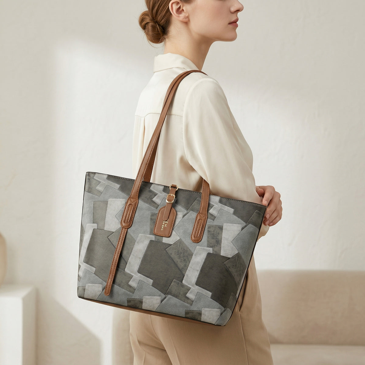شنطة ستايل مميز بتصميم جرافيك عصري – Graphic Pattern Statement Tote