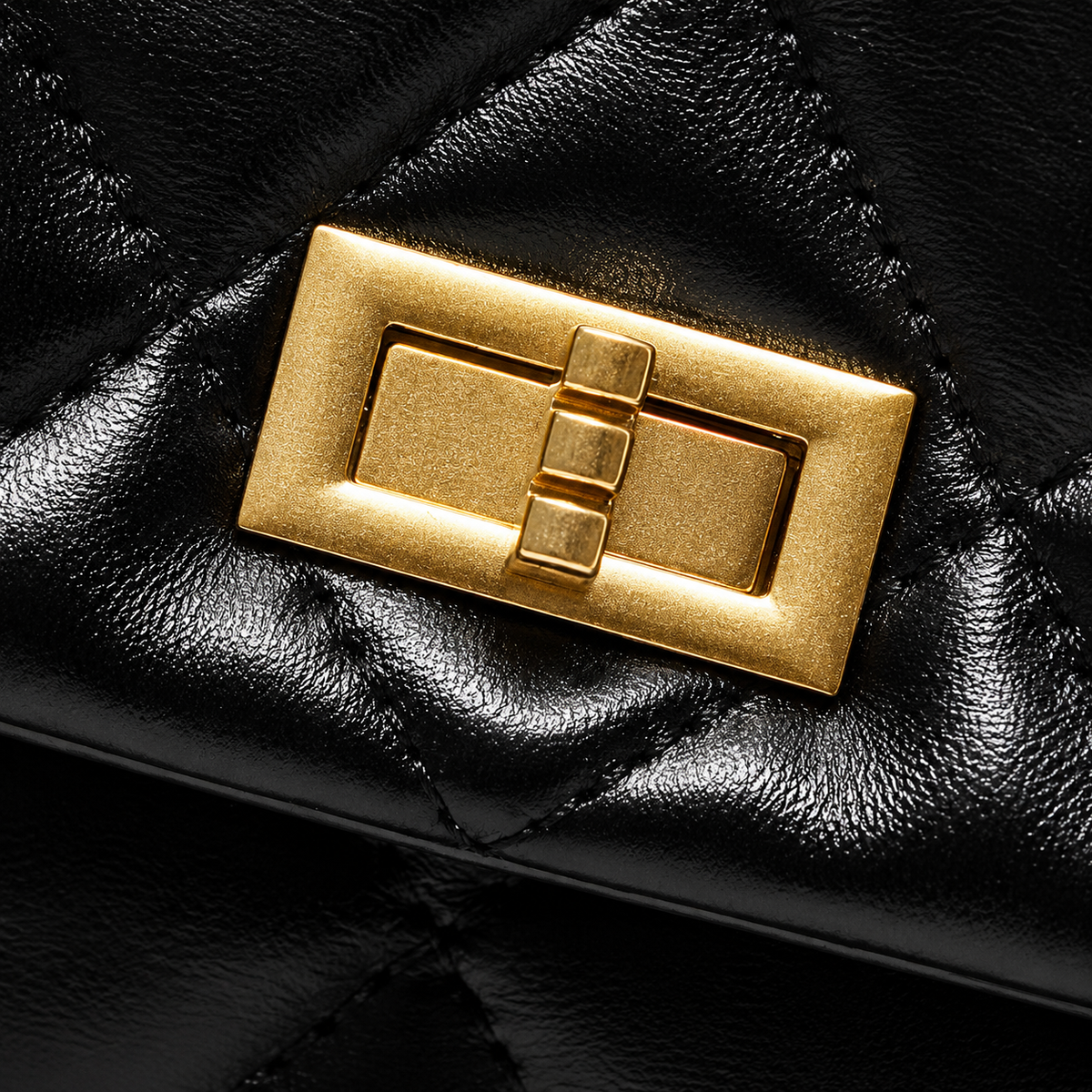 شنطة مستوردة مبطنة بسلسلة جولد | Quilted Chain Cross Bag