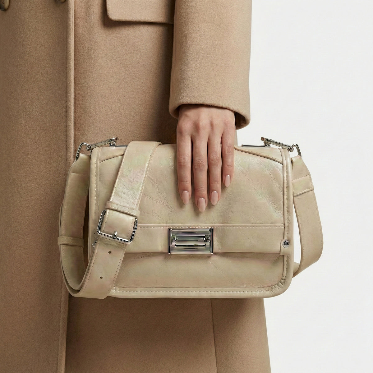 شنطة كتف جلد مستورد بحزام عريض – Premium Imported Leather Shoulder Bag