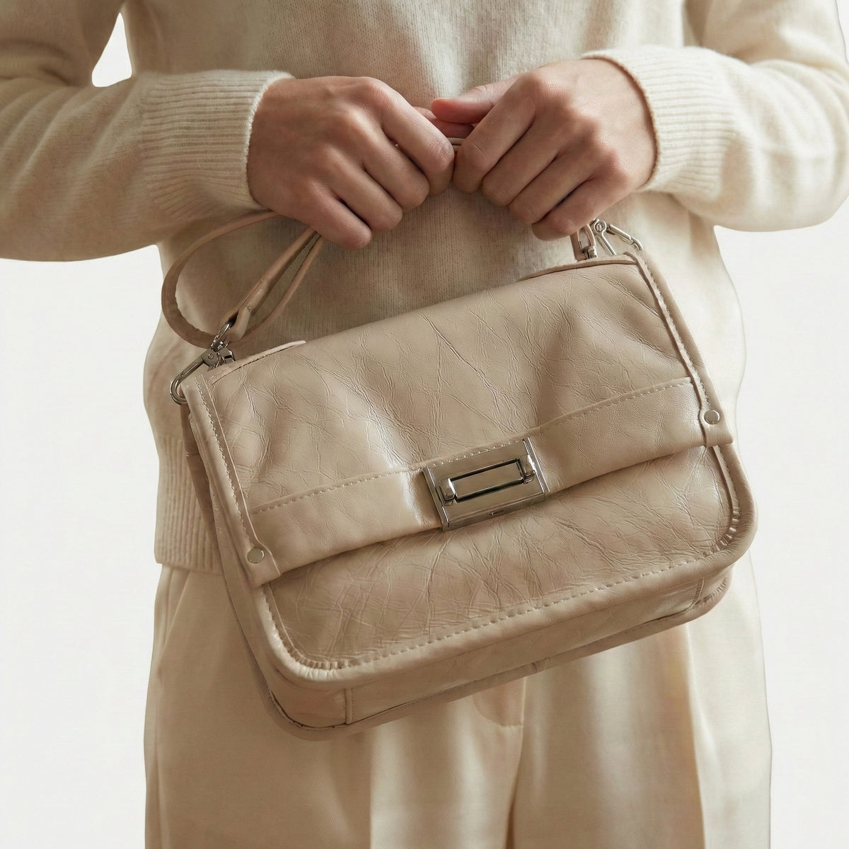 شنطة كتف جلد مستورد بحزام عريض – Premium Imported Leather Shoulder Bag