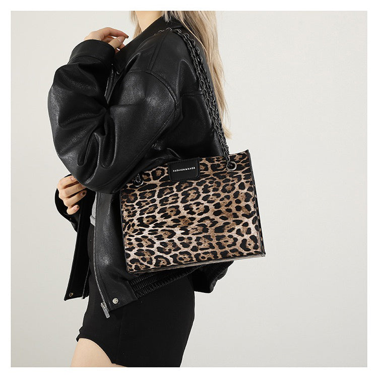 شنطة مستوردة جلد بنقشة Animal Print